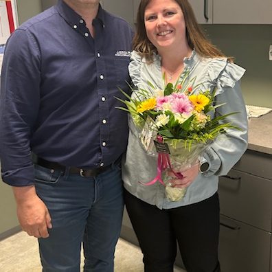 Vår dyktige medarbeider Kristine har bestått fagprøven og fått sitt velfortjente fagbrev i Service og administrasjon